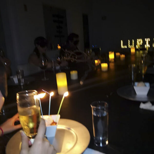 Cena a Ciegas en Grupo a Domicilio